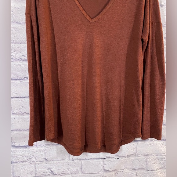 Abercrombie & Fitch Soft Cozy V-Neck Top in Rust Size L - Picture 3 of 6